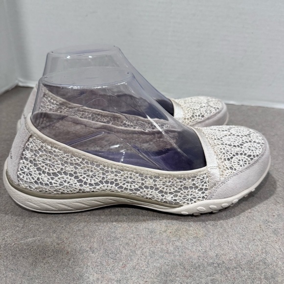 Skechers Women’s Relaxed Fit Breathe Easy Pretty Factor Ivory Ballet Flats 7.5 - Picture 1 of 10